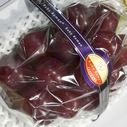 Гроздь винограда сорта Ruby Roman продана за 12 700 долларов